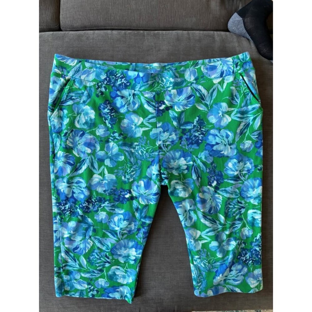 Belle by Kim Gravel Women's Green Blue Floral Pull On Bermuda Shorts Size 3x